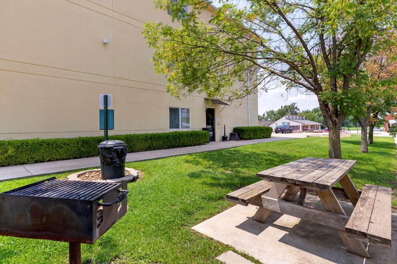 Hotel Comfort & Ponca Near Marland Mansion 3*