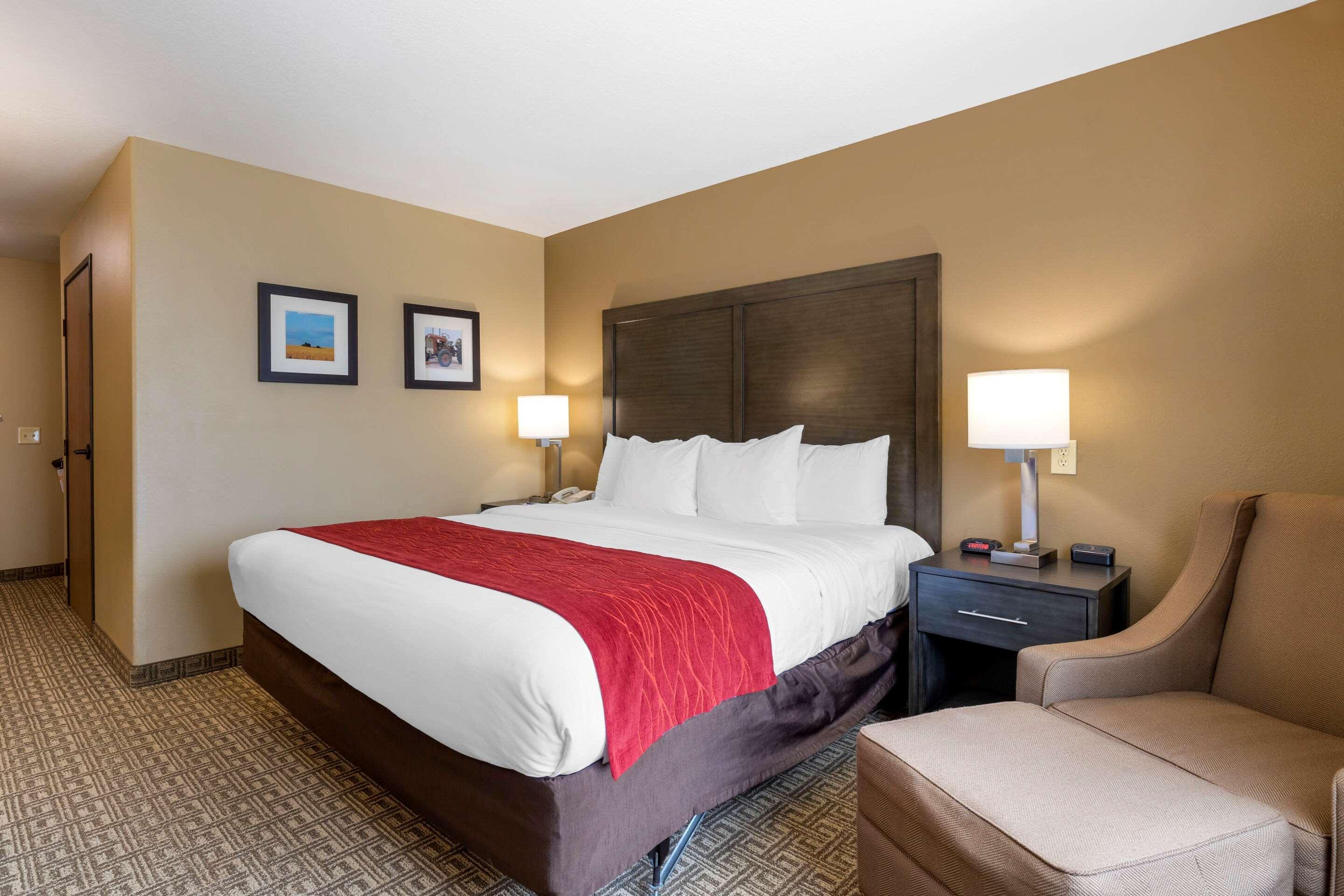Hotel Comfort & Ponca Near Marland Mansion 3*