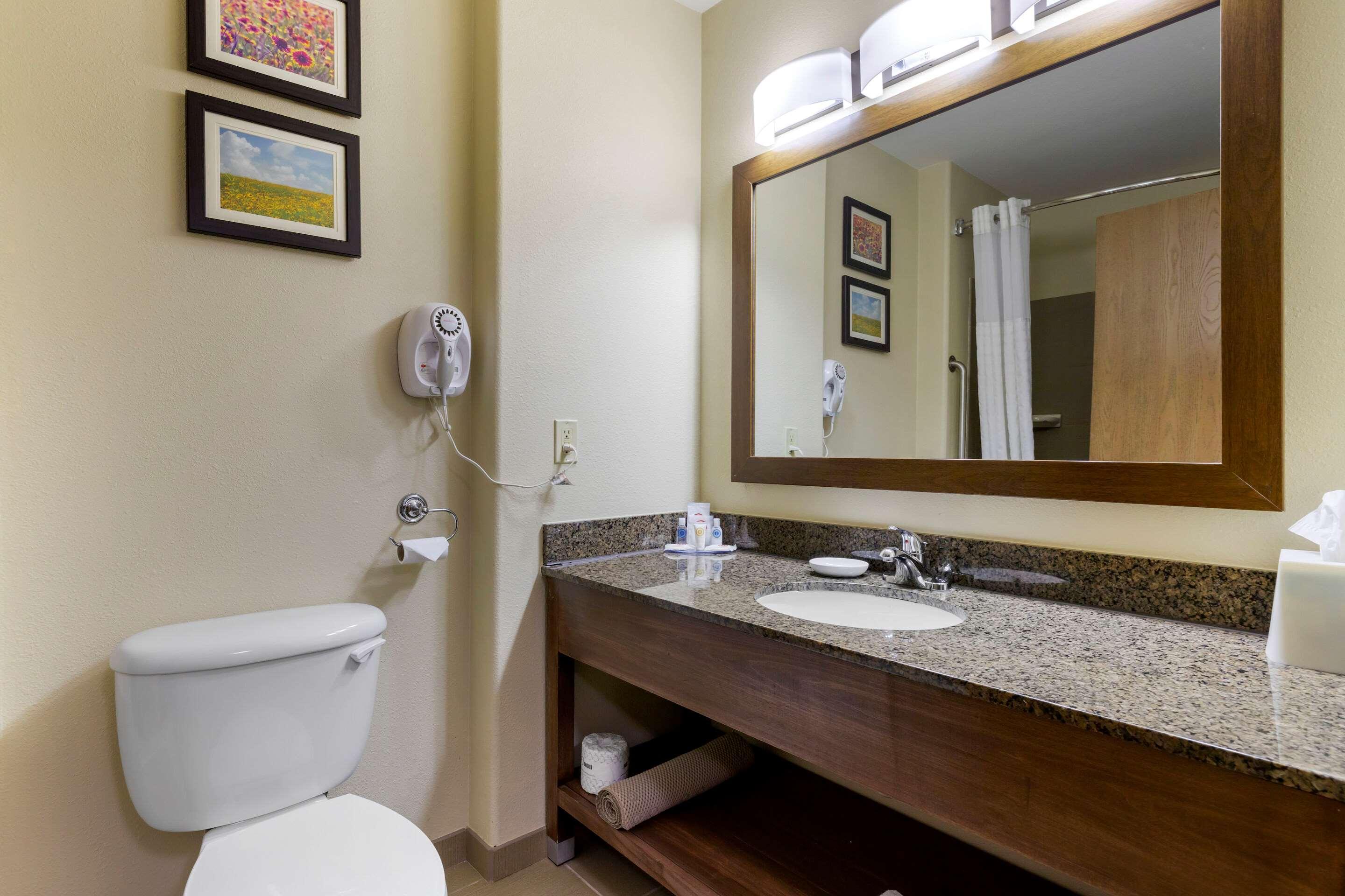 Comfort & Ponca Near Marland Mansion Hotel 3*