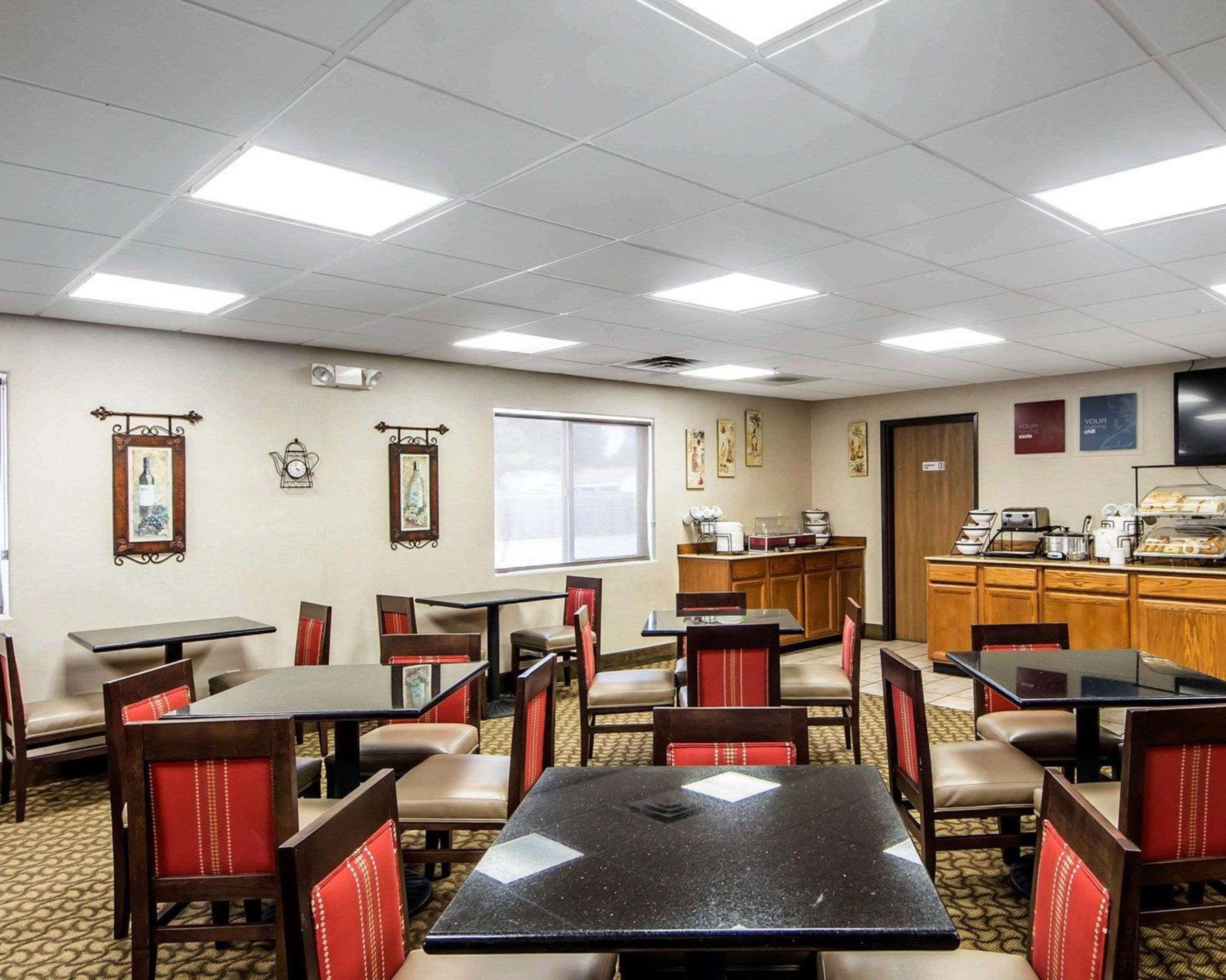 Hotel Comfort & Ponca Near Marland Mansion 3*