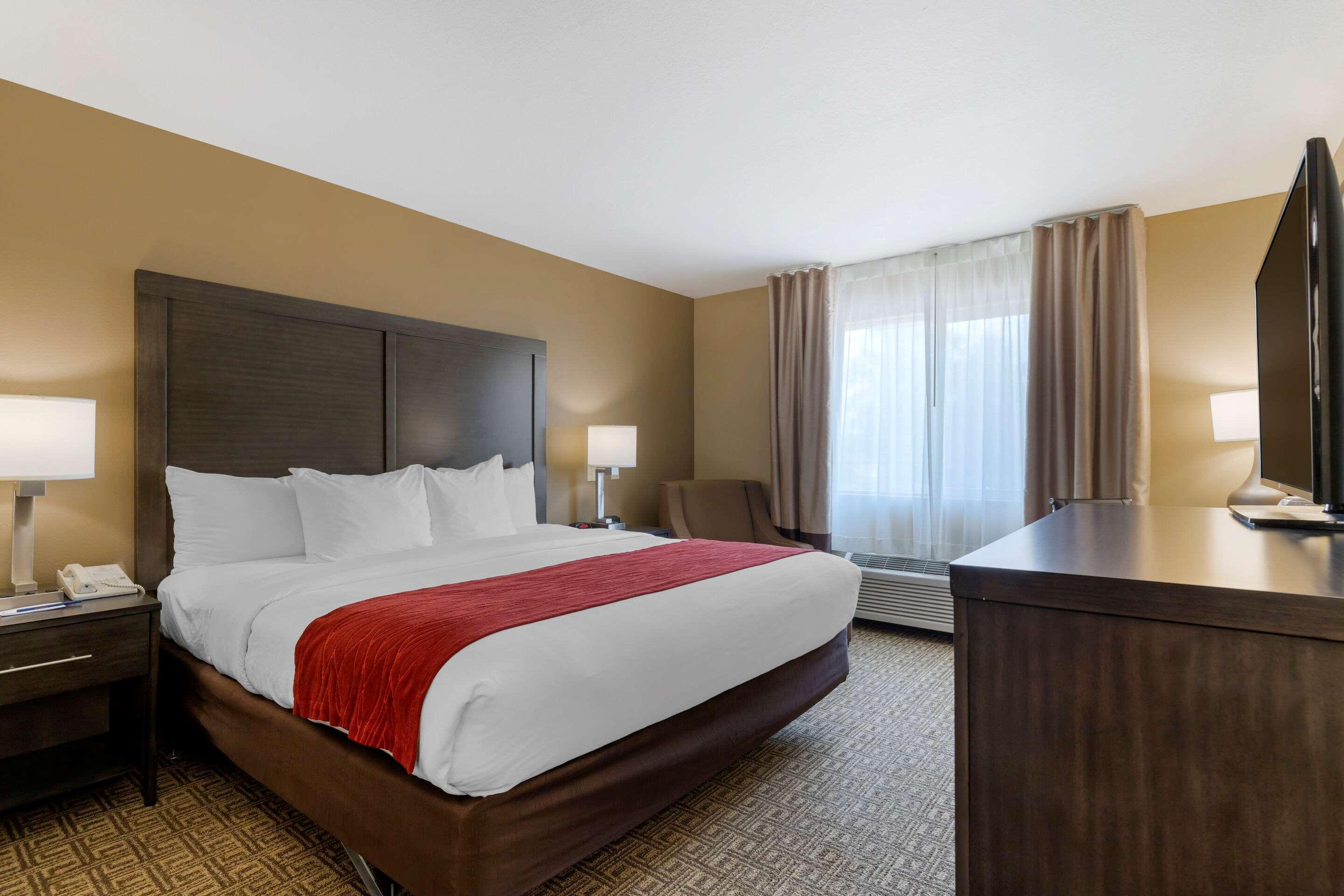 Hotel Comfort & Ponca Near Marland Mansion 3*