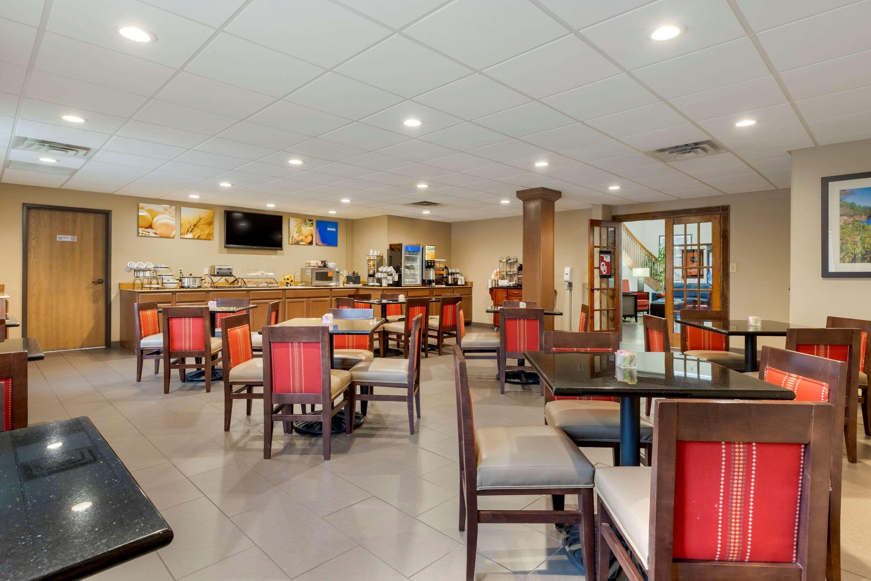 Hotel Comfort & Ponca Near Marland Mansion 3*