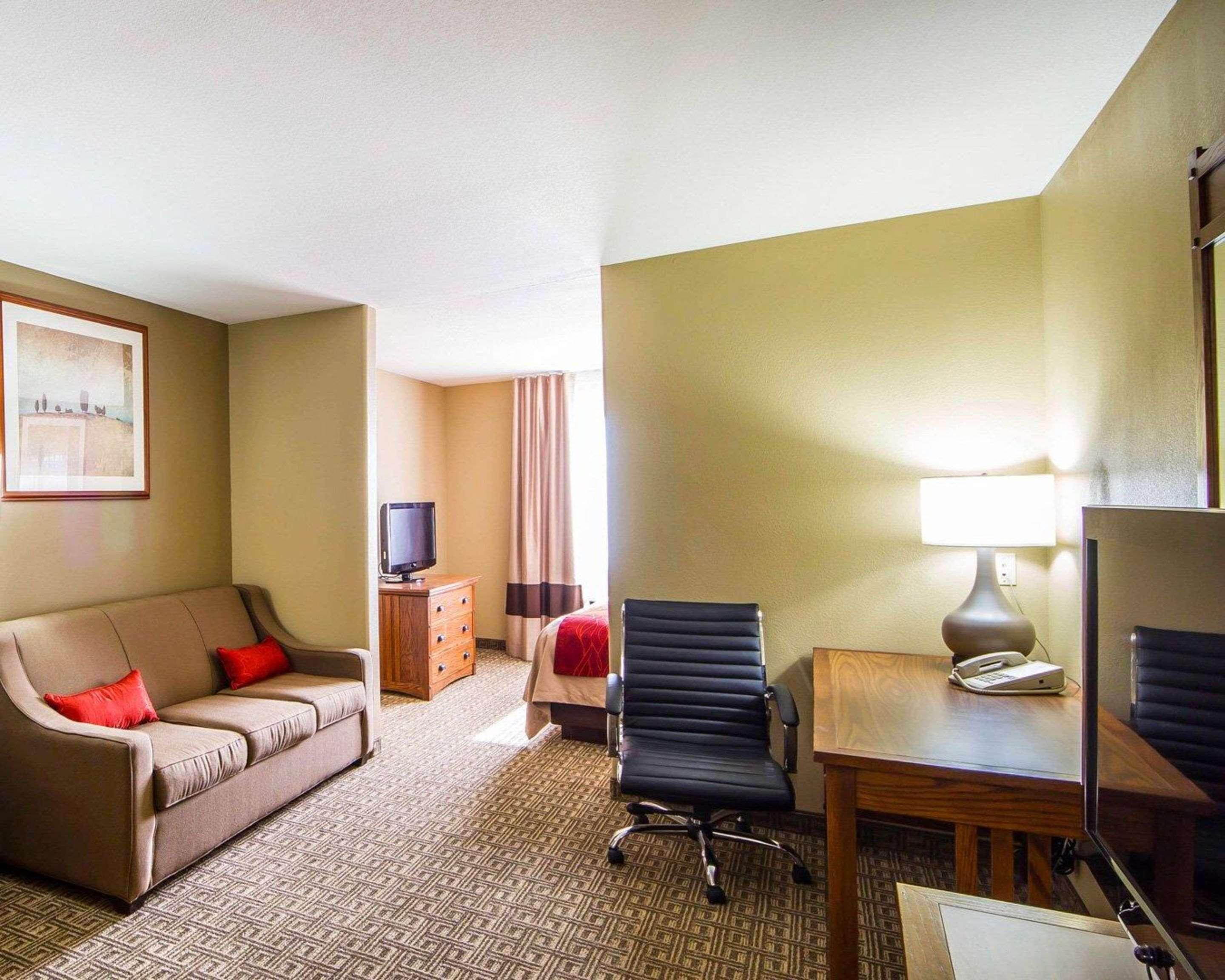Hotel Comfort & Ponca Near Marland Mansion