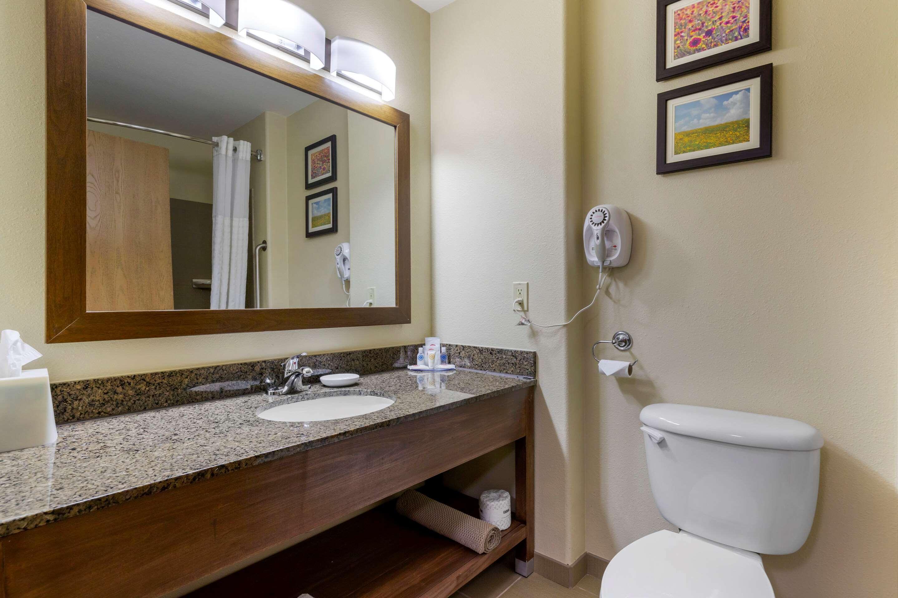 Hotel Comfort & Ponca Near Marland Mansion 3*