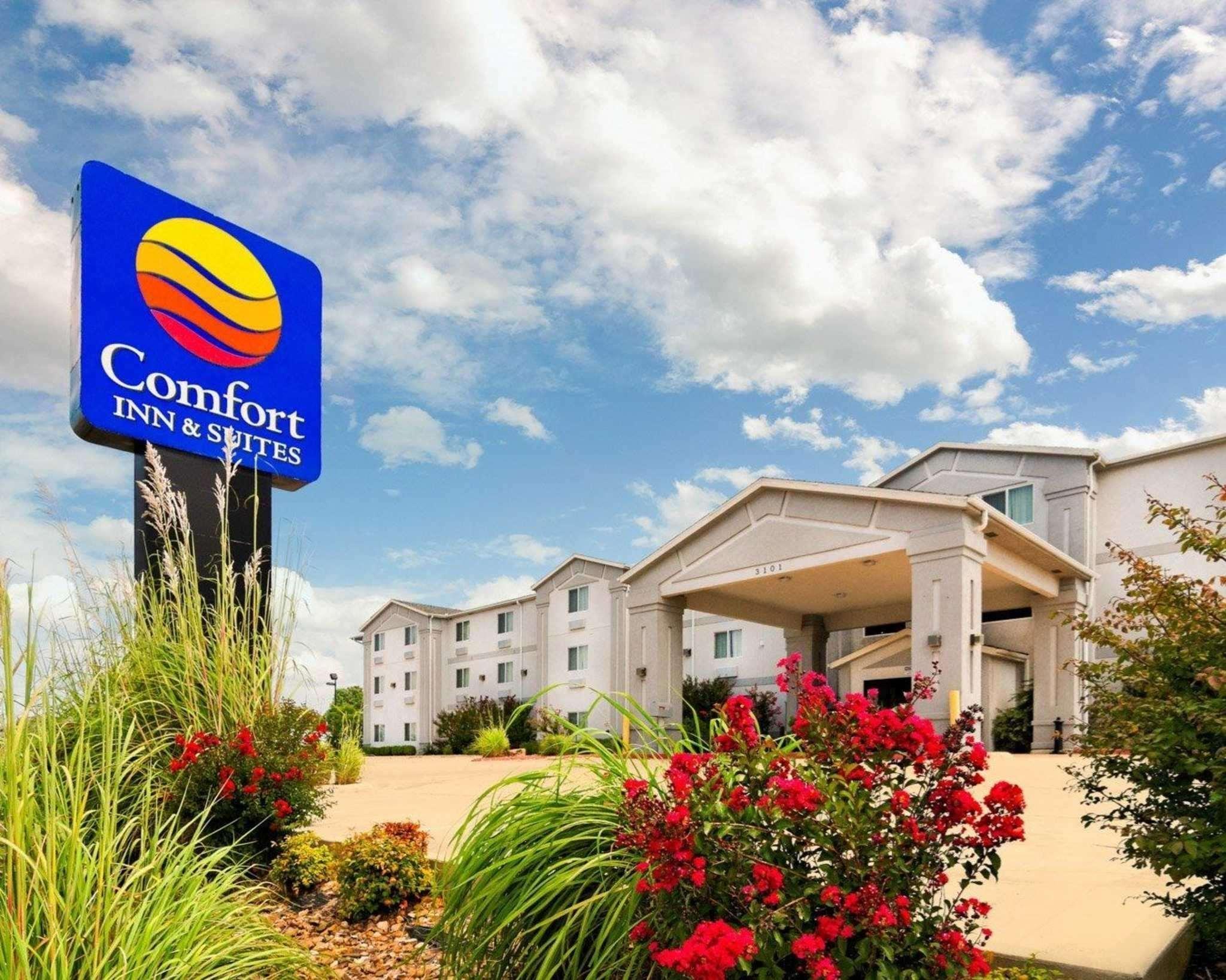 Hotel Comfort & Ponca Near Marland Mansion